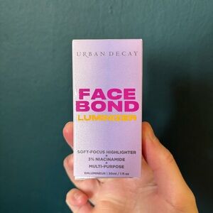 Urban Decay Face Bond Luminizer Soft-Focus Highlighter  in “Over the Top” Gold